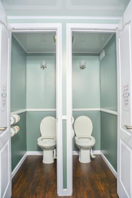25’ Satellite Luxury Restroom Trailer 5+5 interior with full privacy stalls