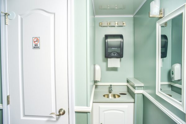 25’ Satellite Luxury Restroom Trailer 5+5 interior with sink