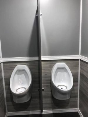 3+2-Stall Restroom Trailer with two urinals